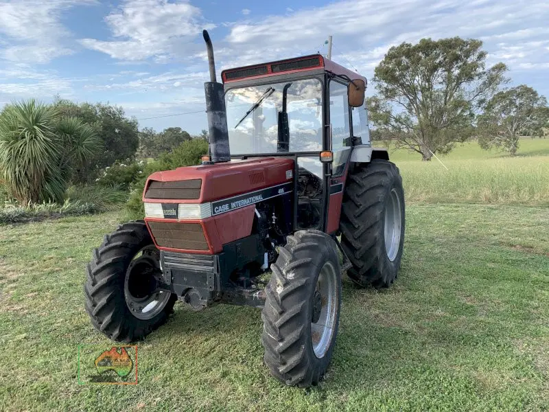 CASE International 495 4x4 Tractor - photo 2