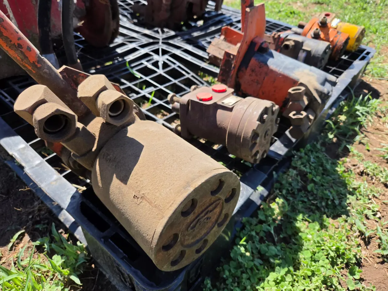 Used - 3x Hydraulic Drive Motors - photo 3