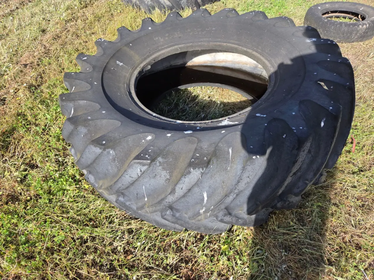 Used - Dunlop 23.1-30 Tractor Tyre - photo 2