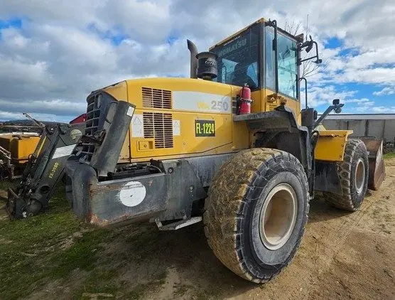 Komatsu WA250-5H Front End Loader - photo 2