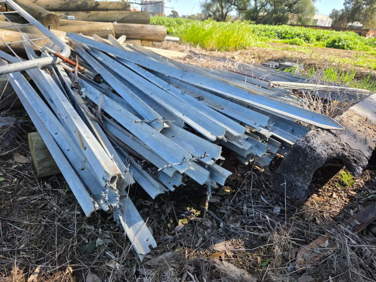 25x 1.65m Galv Star Pickets - photo 1