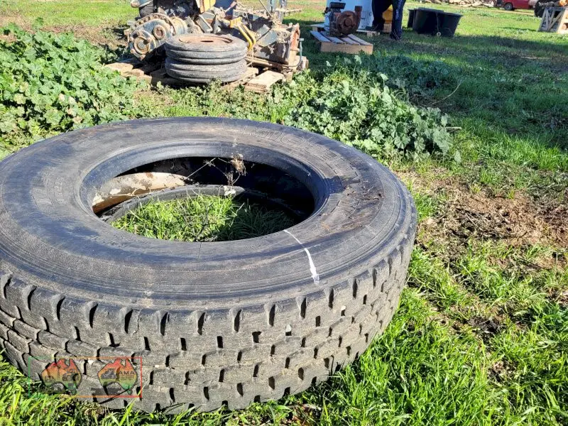 Michelin 11R22.5 Re-cap Truck Tyre - photo 5