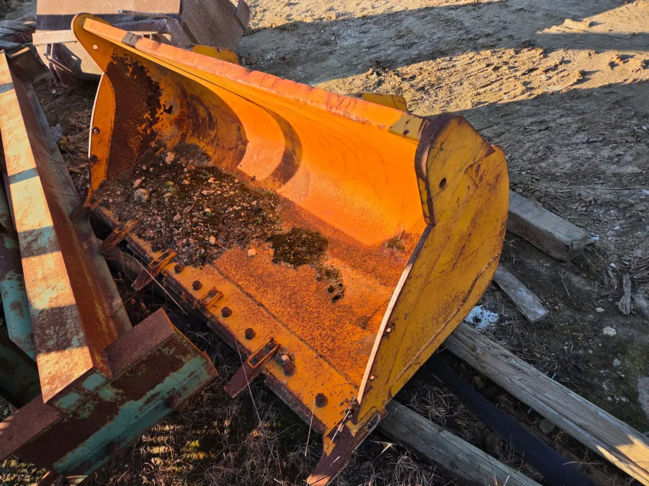 Quick-hitch 1.8m Gravel Bucket - photo 1