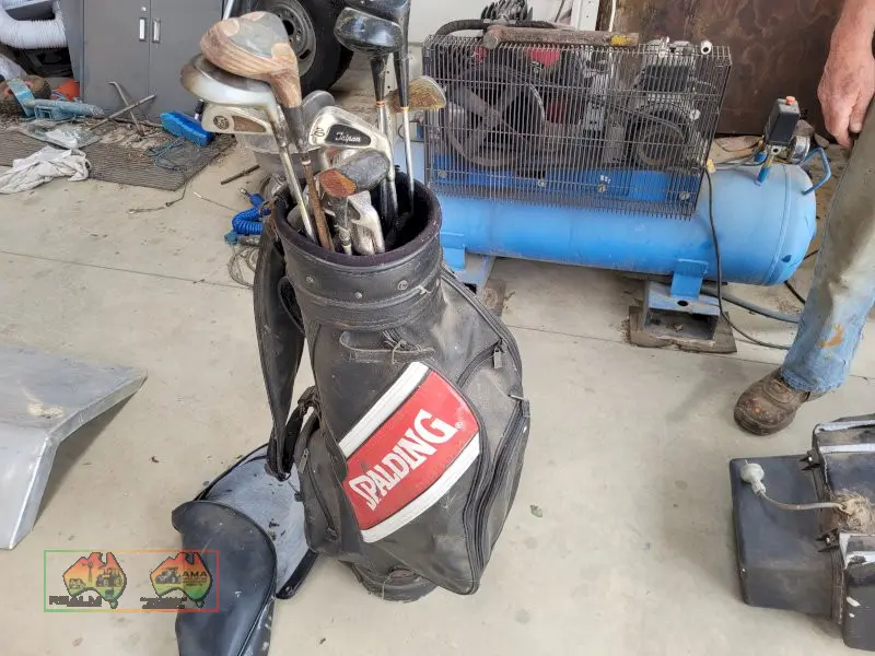 Spaulding Golf Bag with Set of Clubs (Kyabram Vic.) - photo 1