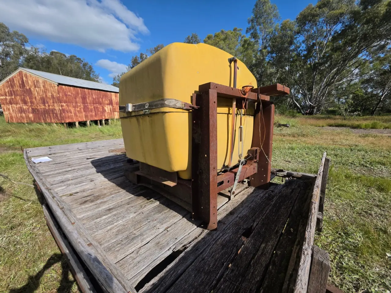 Used - Hardi 400 Ltr Spray Tank on 3pl Frame - photo 3