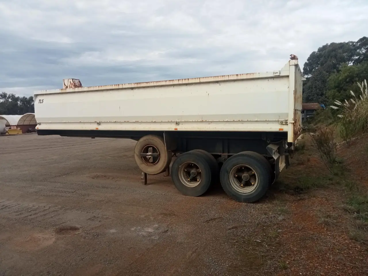 2009 Ever Trans Bogie end tipper - photo 1