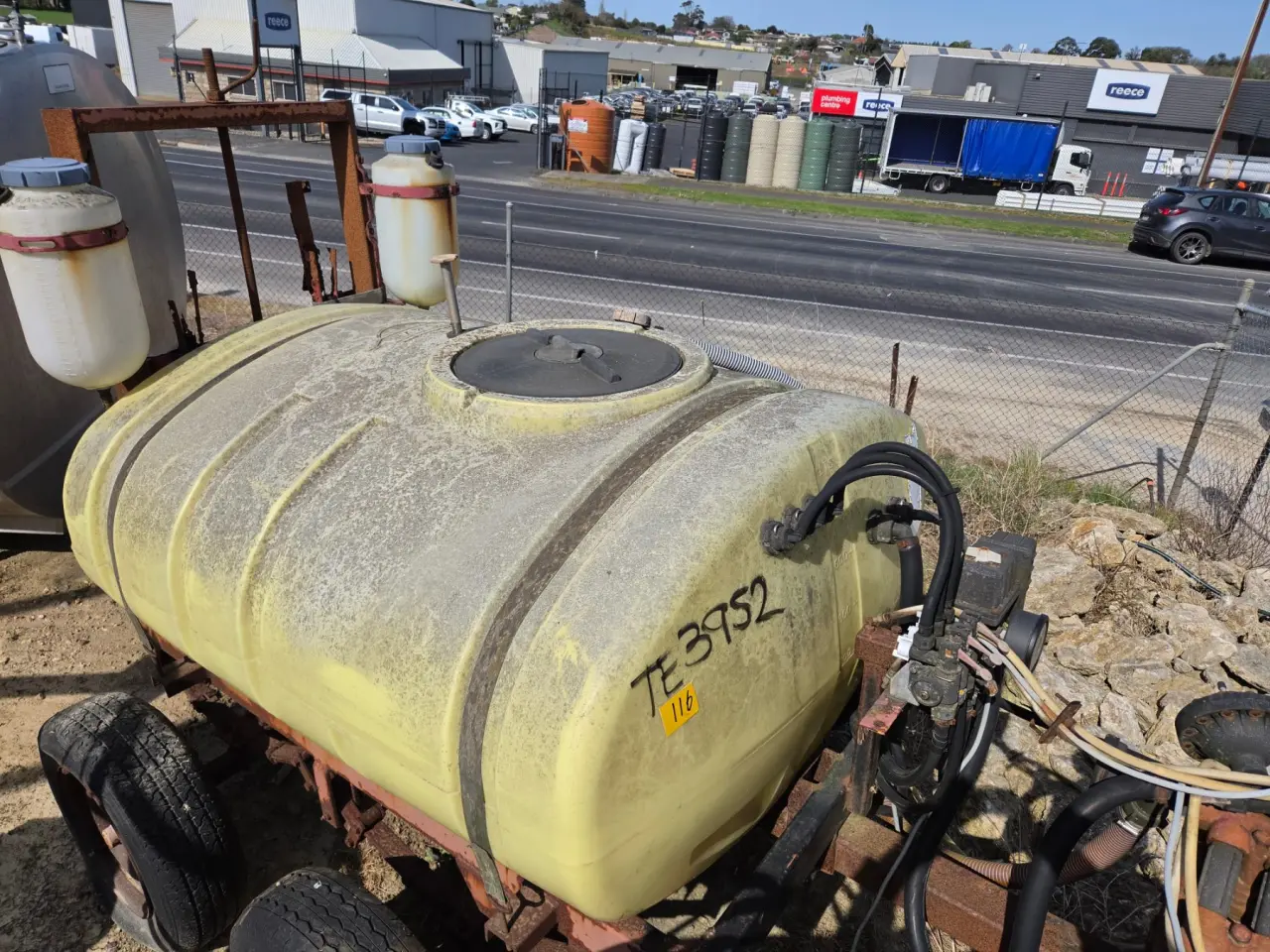 1200 Ltr Hardi Spray Trailer - photo 2