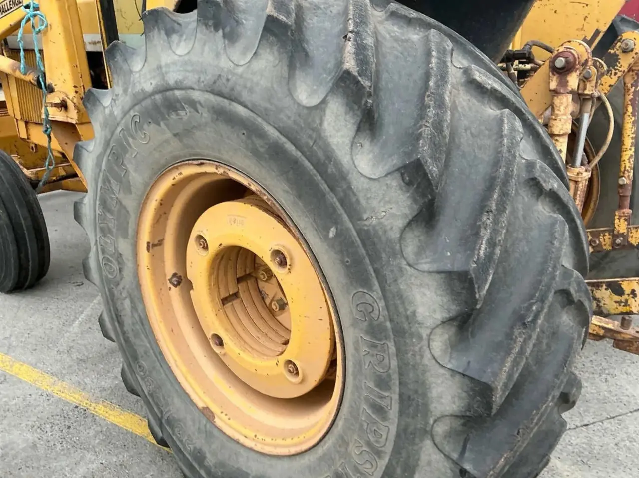Chamberlain 4080 Tractor with FEL - photo 4
