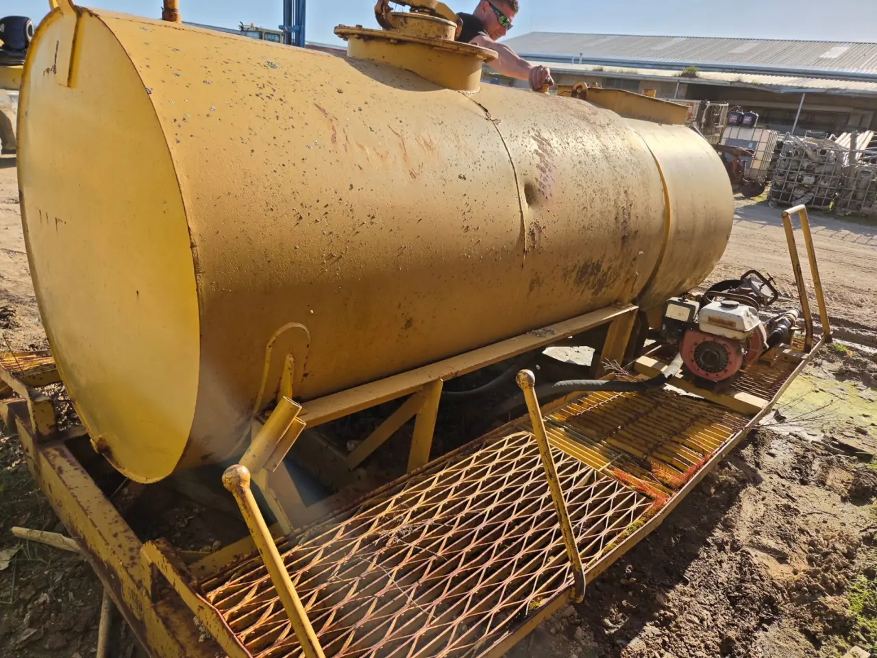 Slip-on Dual Fuel Tanks - photo 4