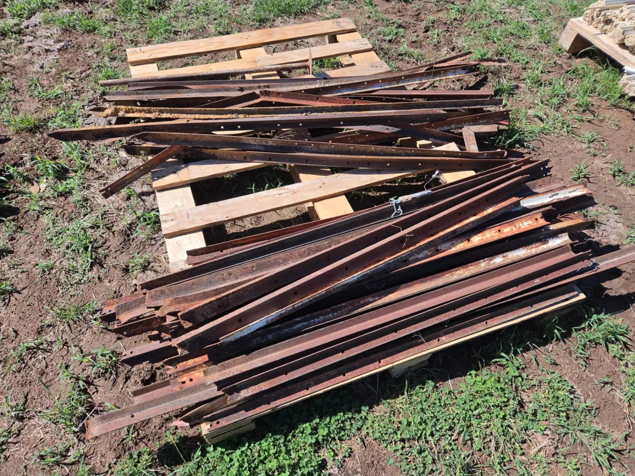 Used - Pallet (C) of 40 Used Star Posts - photo 3
