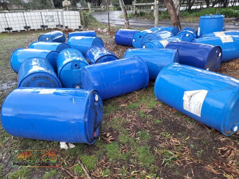 4x 200 Ltr Plastic drums - photo 1