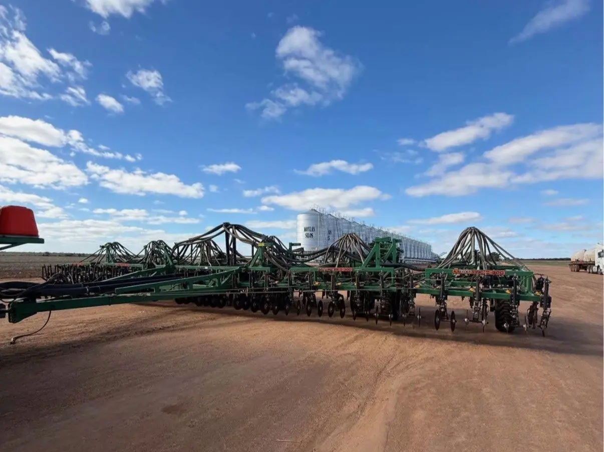 AusPlow DBS D300 60 Ft Airseeder Bar - photo 3