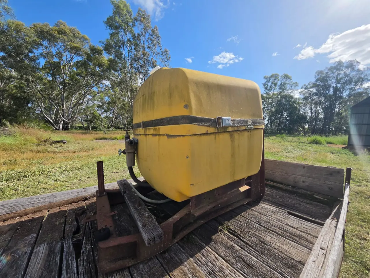 Used - Hardi 400 Ltr Spray Tank on 3pl Frame - photo 2