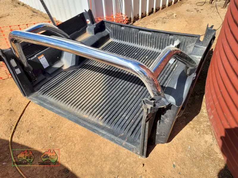 Ford Ranger Plastic tub liner and Chrome bar - photo 2