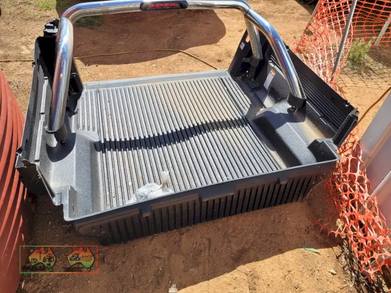 Ford Ranger Plastic tub liner and Chrome bar - photo 3