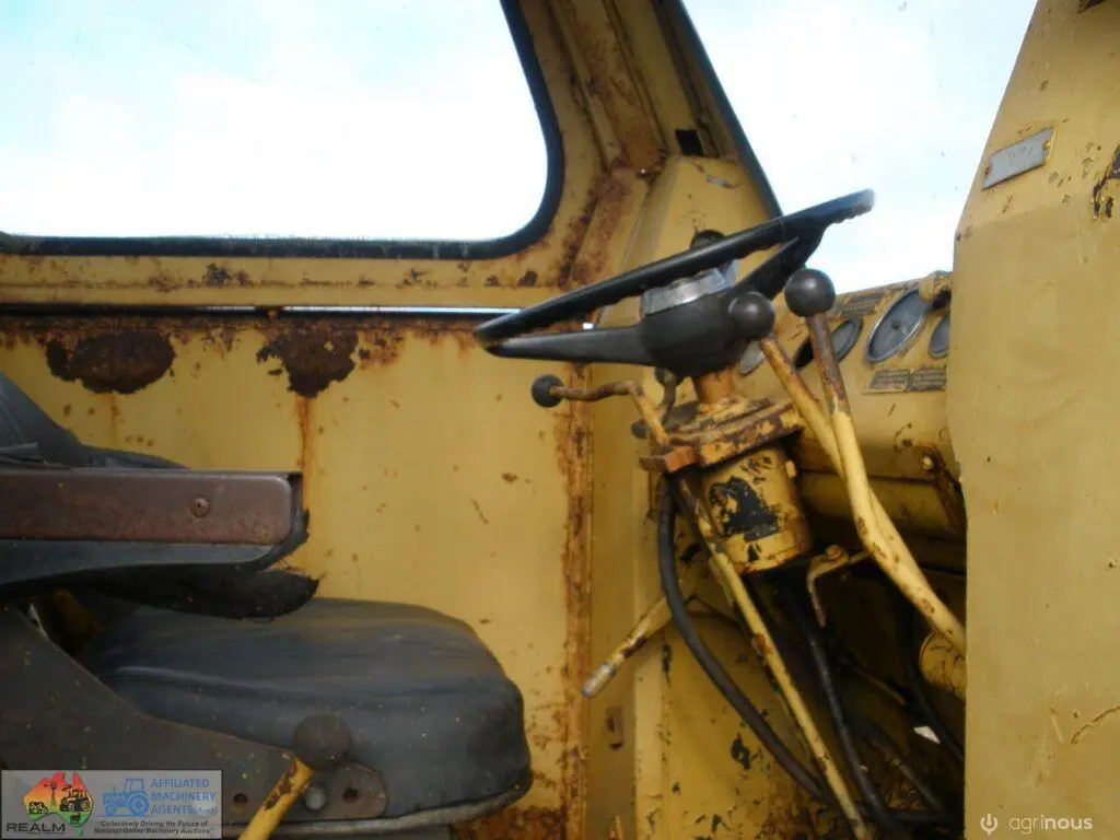 Clark 4×4 Loader with Forks - photo 7