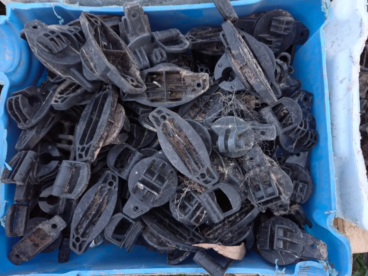 Used - Bucket (I) of Electric Fence Insulators - photo 2