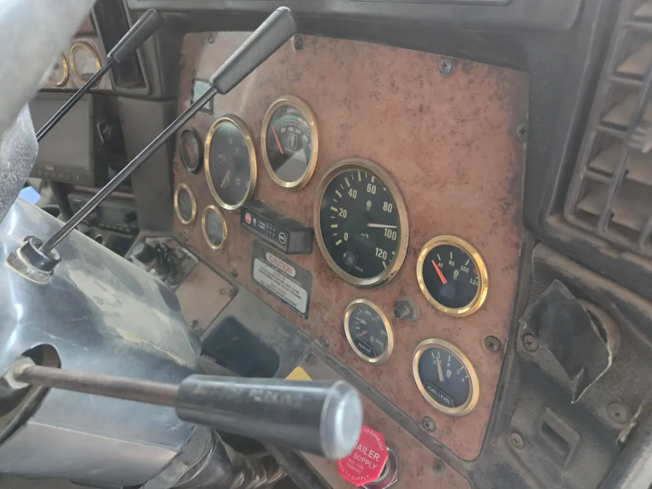 2005 Kenworth T404 Prime Mover - photo 11