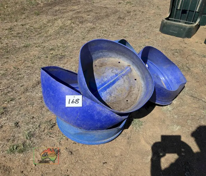 6x Plastic Feeders - photo 1