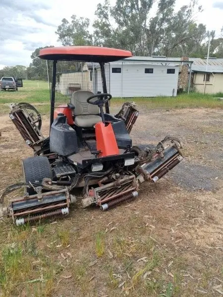 Used - Jacobsen LF4677 Fairway 4WD Mower - photo 2