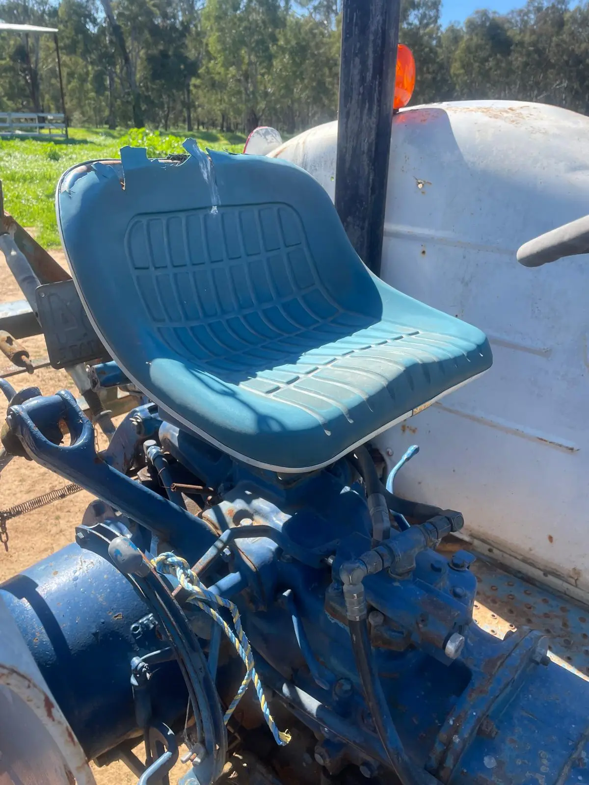 Ford 4000 2WD Tractor with FEL - photo 5