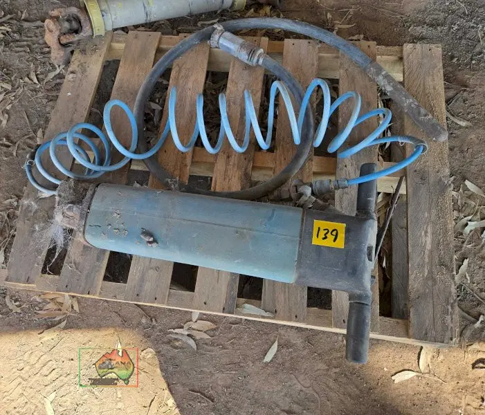 Air Operated Jack Hammer/Concrete Viabrator - photo 1