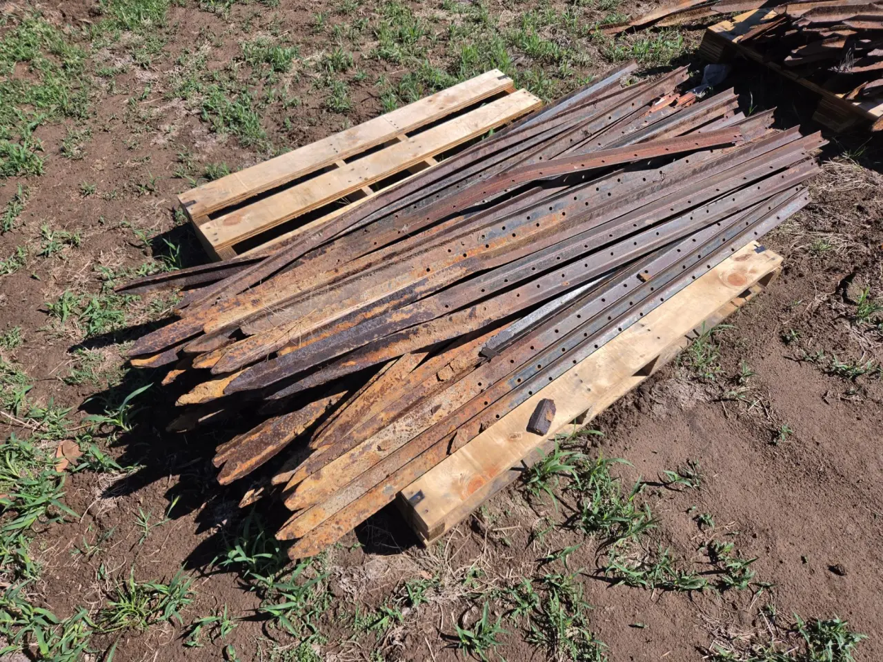 Used - Pallet (D) of 40 Used Star Posts - photo 2