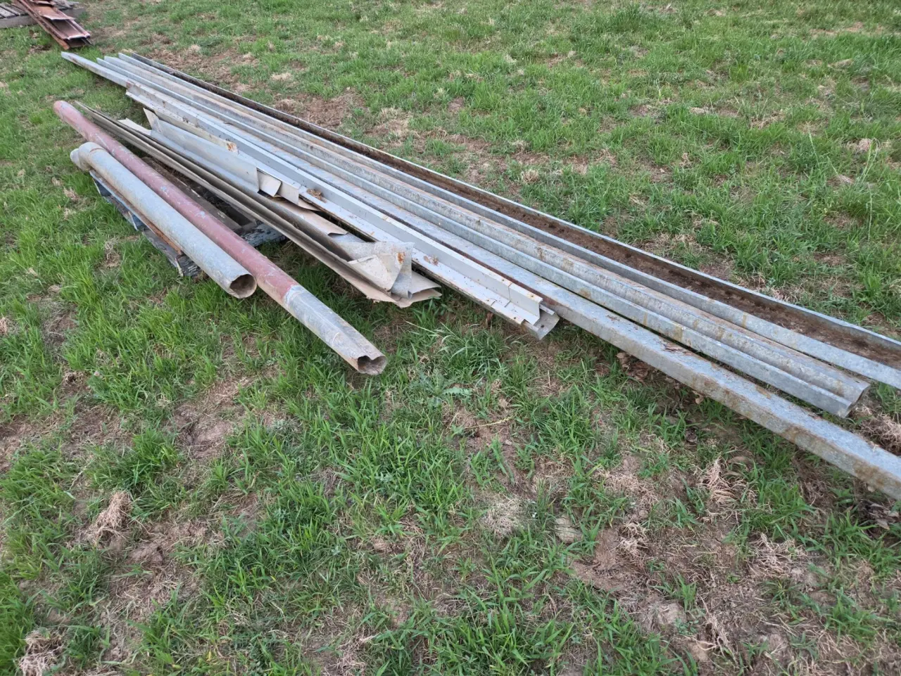 Used - C-Section Purlins & Sundry Roofing Material - photo 2
