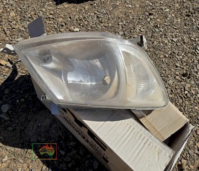 Right front headlight - photo 1