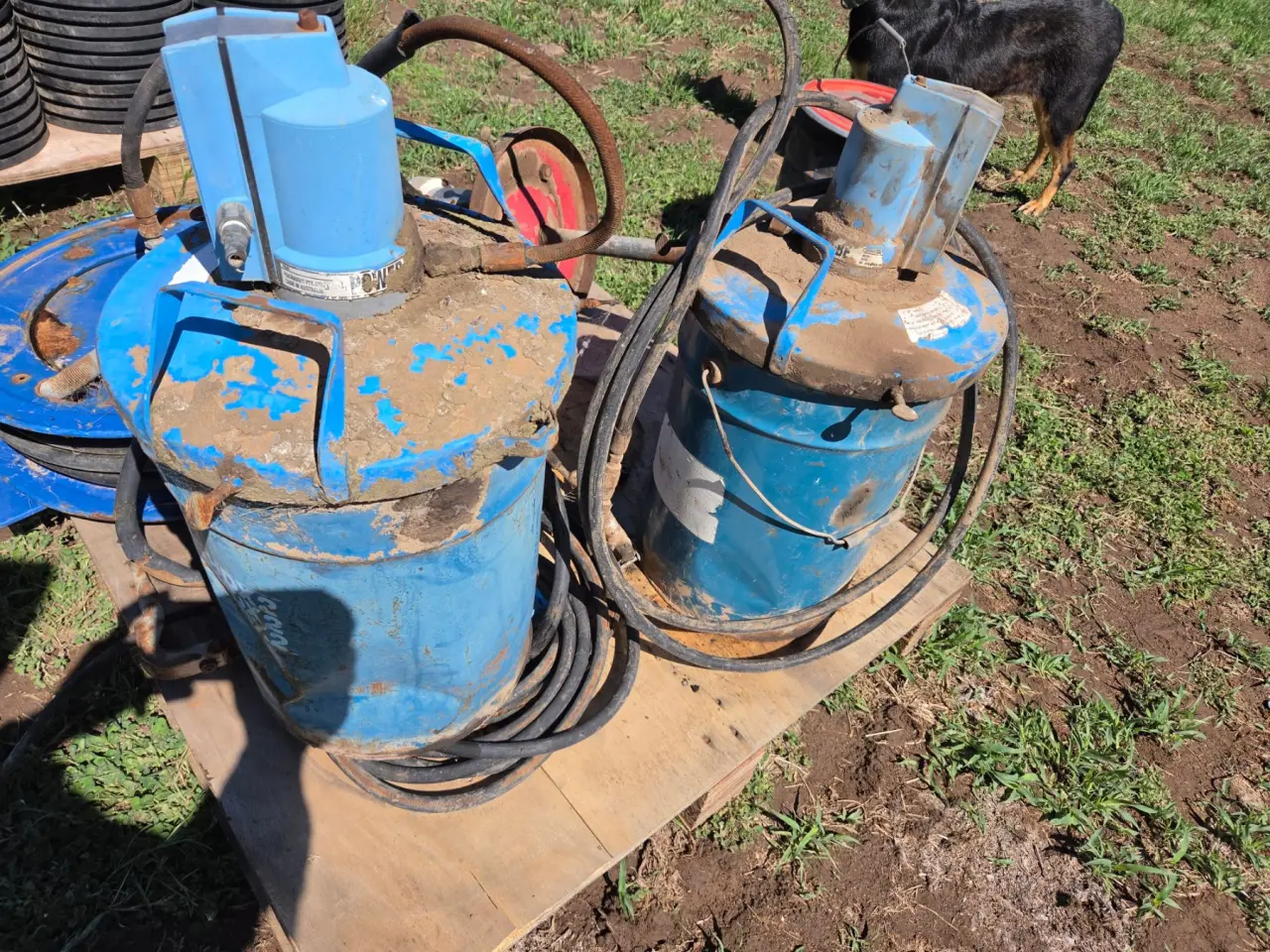 Used - 2x McNaught Pneumatic Grease Guns - photo 1