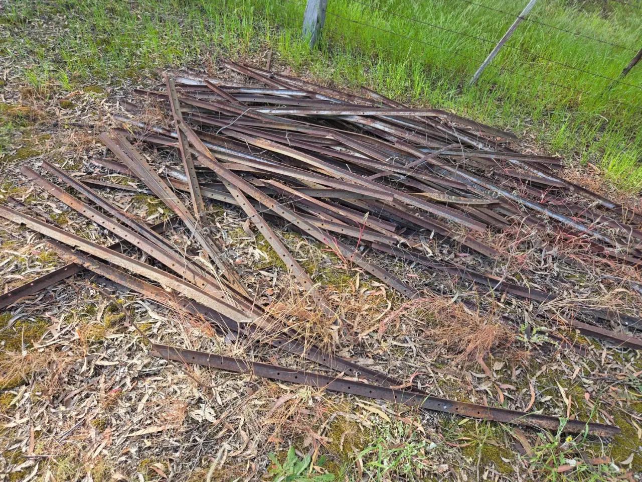 Used - Pile of Assorted 6-8ft Steel Posts - photo 2