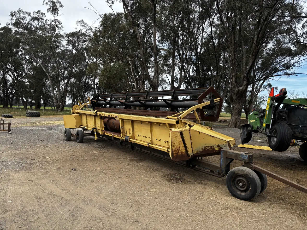 Used - NH-806 Open Front on Comb Trailer