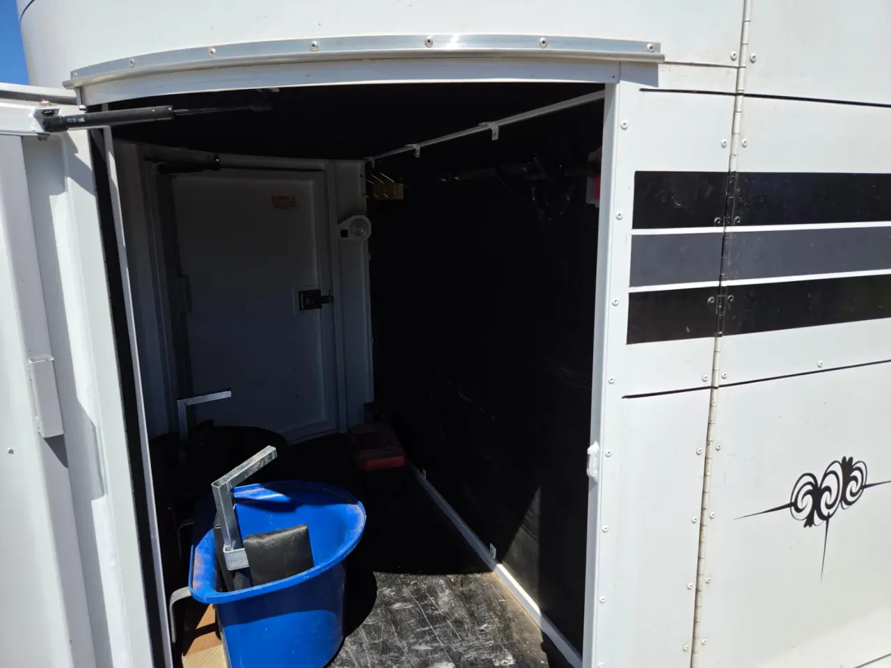 Used - 2012 Tender Deluxe Twin Horse Float (VIN:6T9T27V97CODAZ005) - photo 11