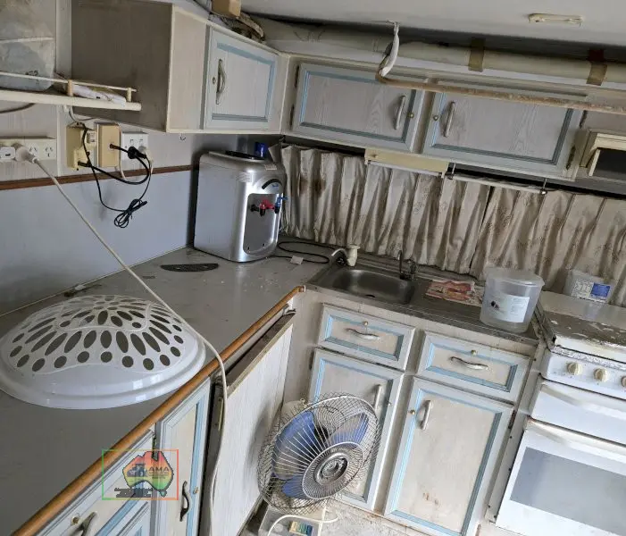 1994 Regal Caravan with Awning. (REDUCED) - photo 5