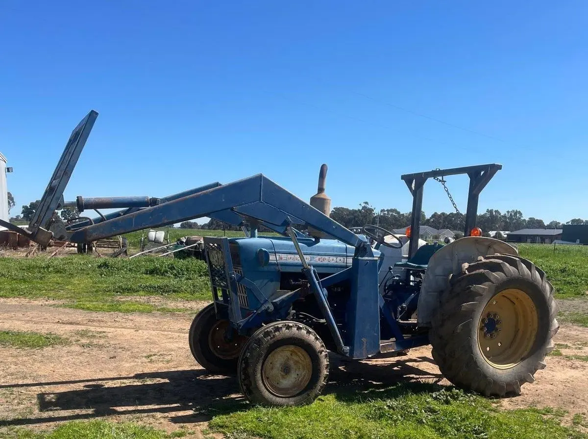 Ford 4000 2WD Tractor with FEL - photo 1