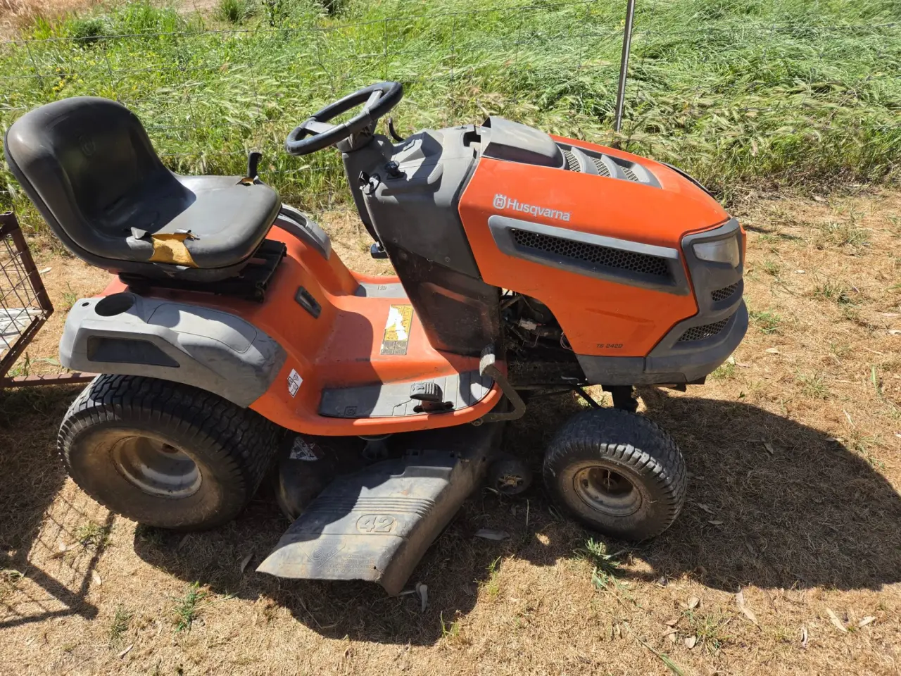 Used - Husqvarna TS-2420 Ride-on Mower - photo 3
