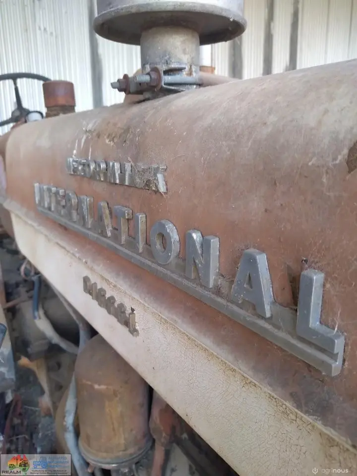 A 554 International Tractor & Pump - photo 1