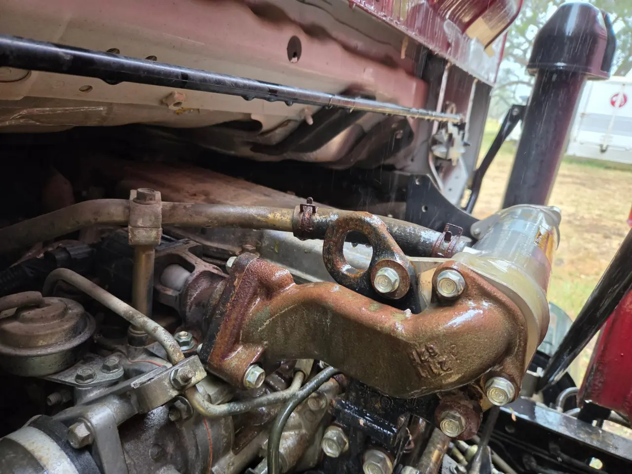 Used - 2005 Isuzu NPR 300 Horse Truck - photo 7