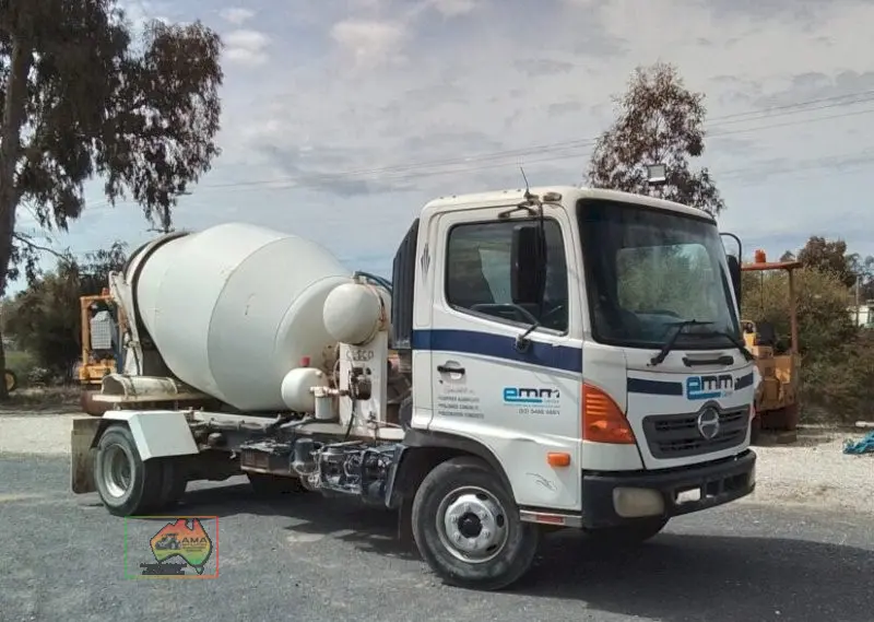 2006 Hino FC4J mini mix truck - photo 2