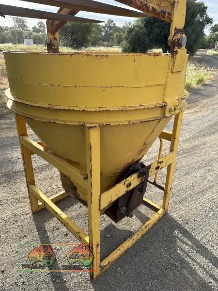 Crane concrete kibble - photo 3