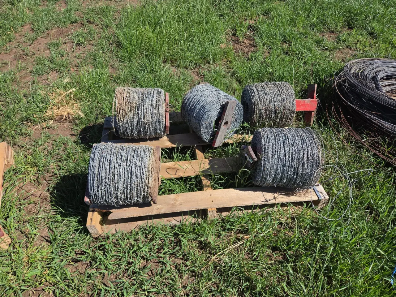 New - 5x Coils of Barb Wire (Un-used) - photo 2