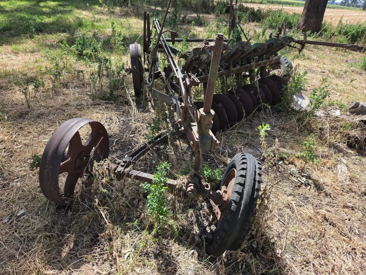 Used - John Shearer Royal 14 Plate One-way Disc Plough - photo 7