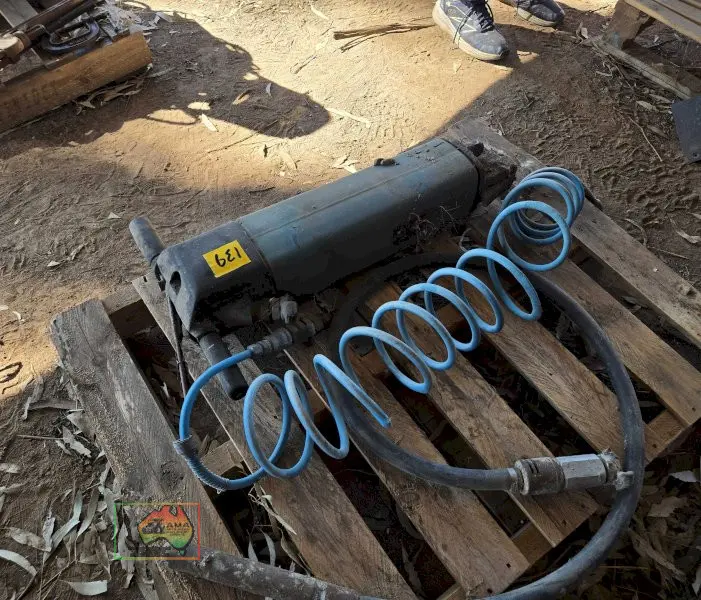 Air Operated Jack Hammer/Concrete Viabrator - photo 2