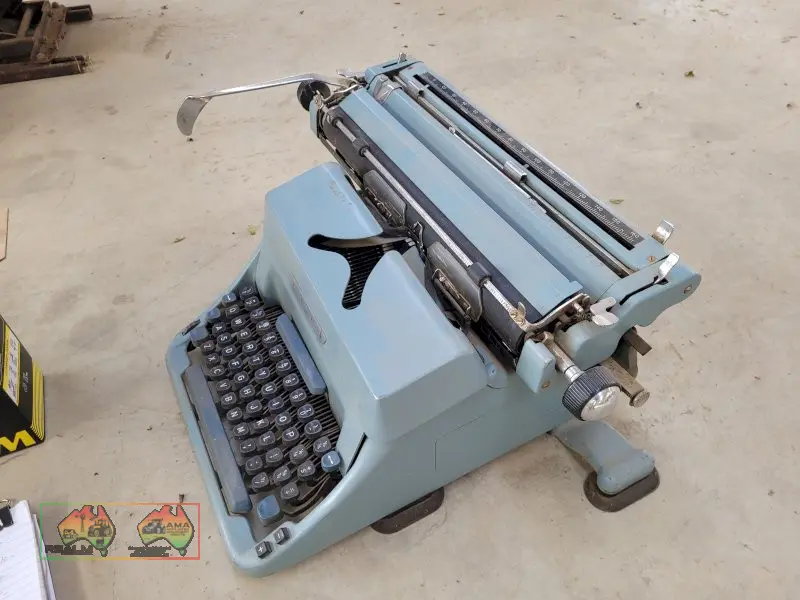 Antique Typewriter (Kyabram Vic.) - photo 3