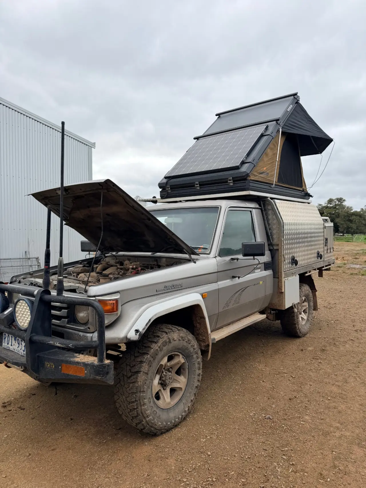 2002 Landcruiser 79' series RV - photo 4