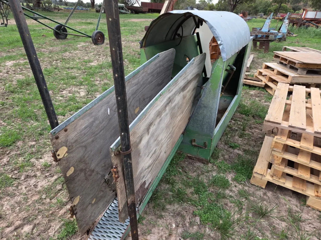 Used - Enclosed Sheep Jetting race - photo 4