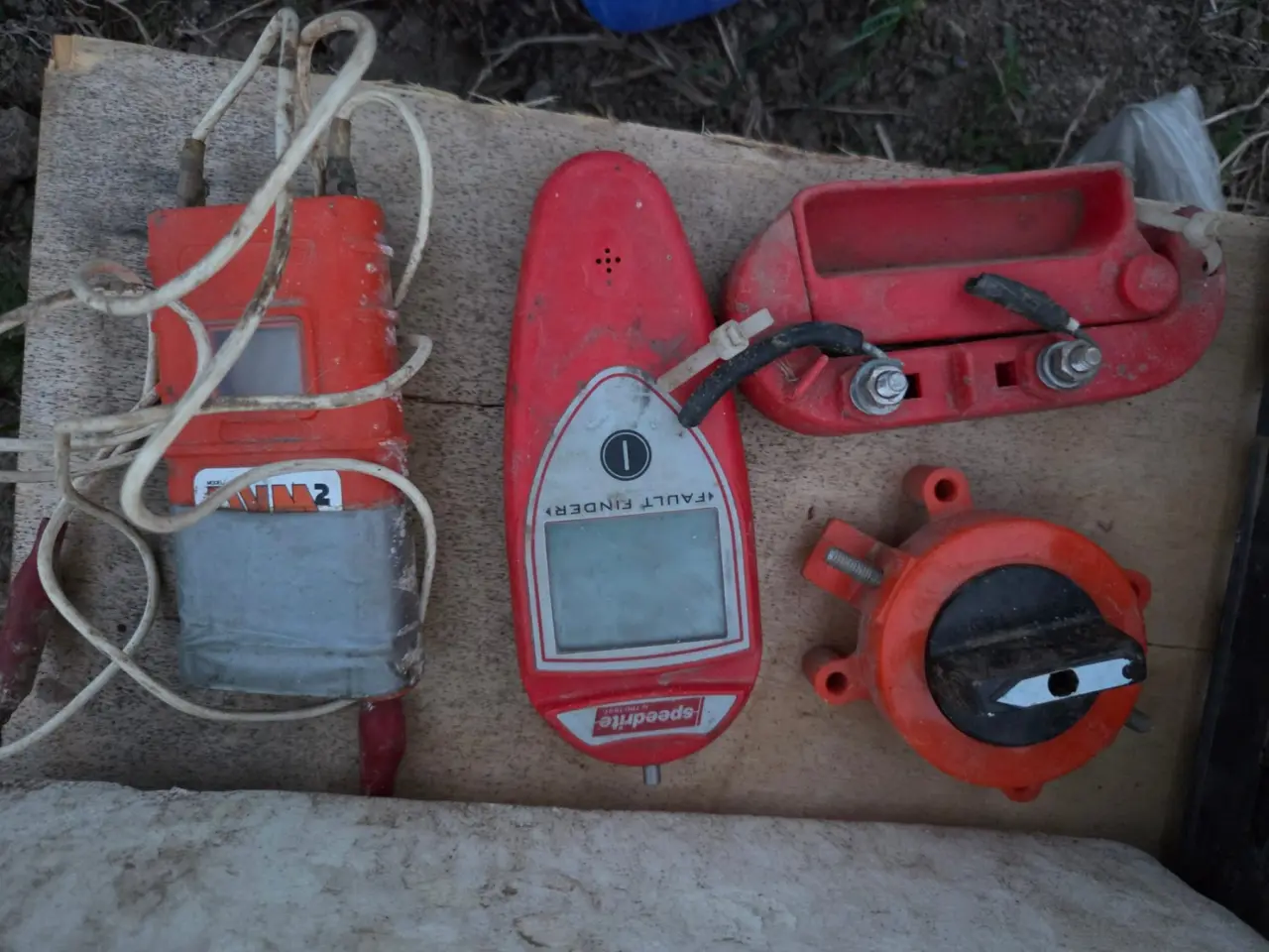 Used - Elec. Fence Volt Metre, Fault Finder & 2x Switches - photo 1