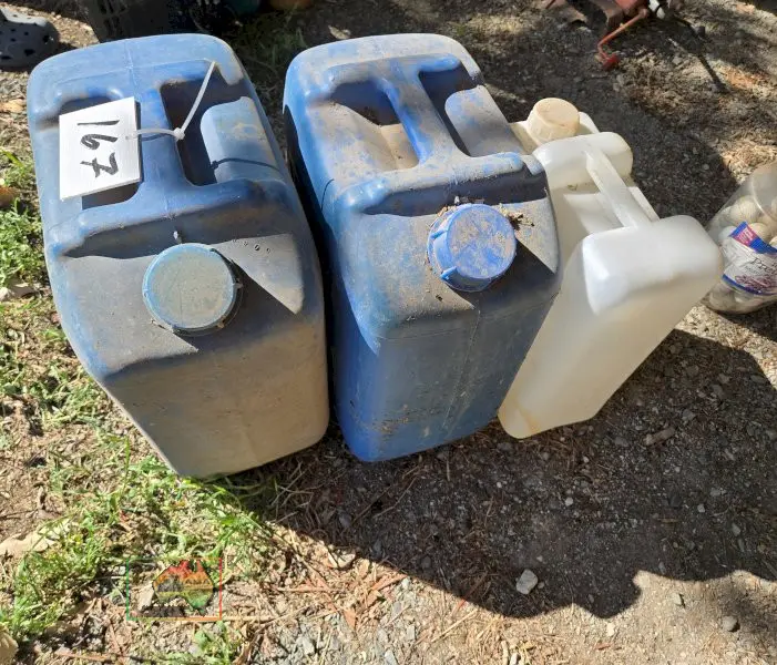 3x Plastic Fuel Jerry Cans - photo 3