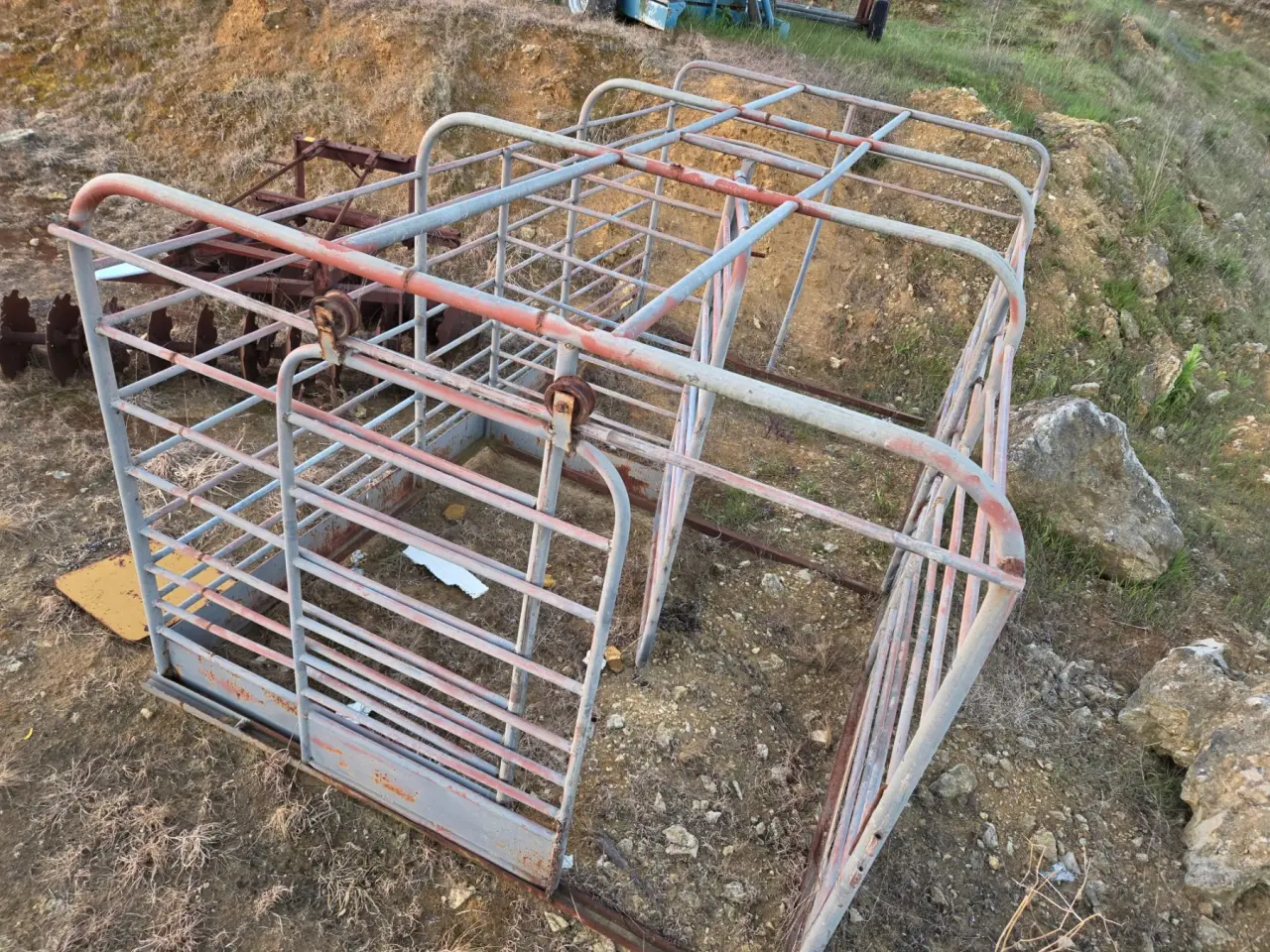 Galv. 2 Pen Cattle Crate 8x14ft - photo 3