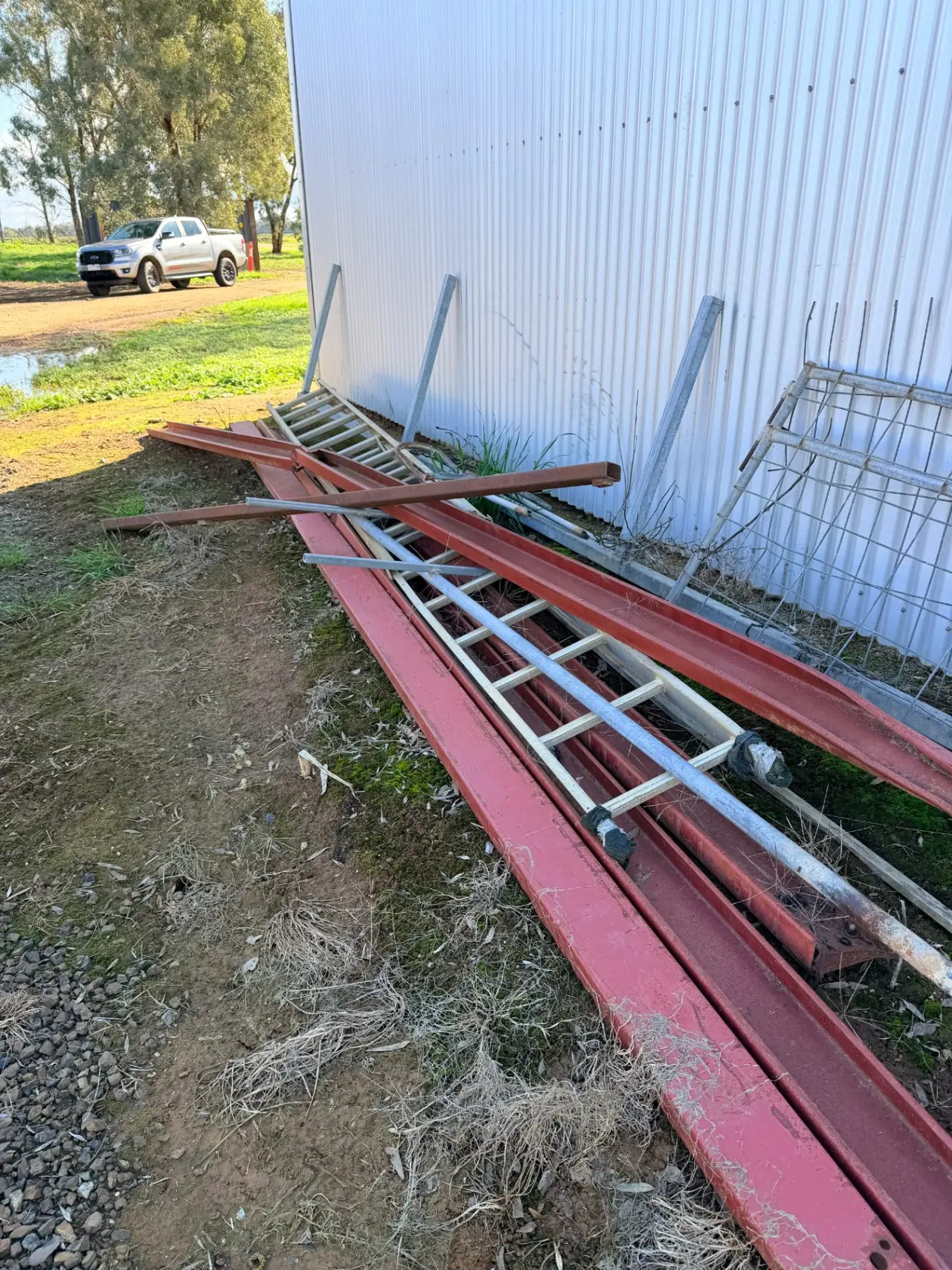 Scrap steel and old ladder - photo 1